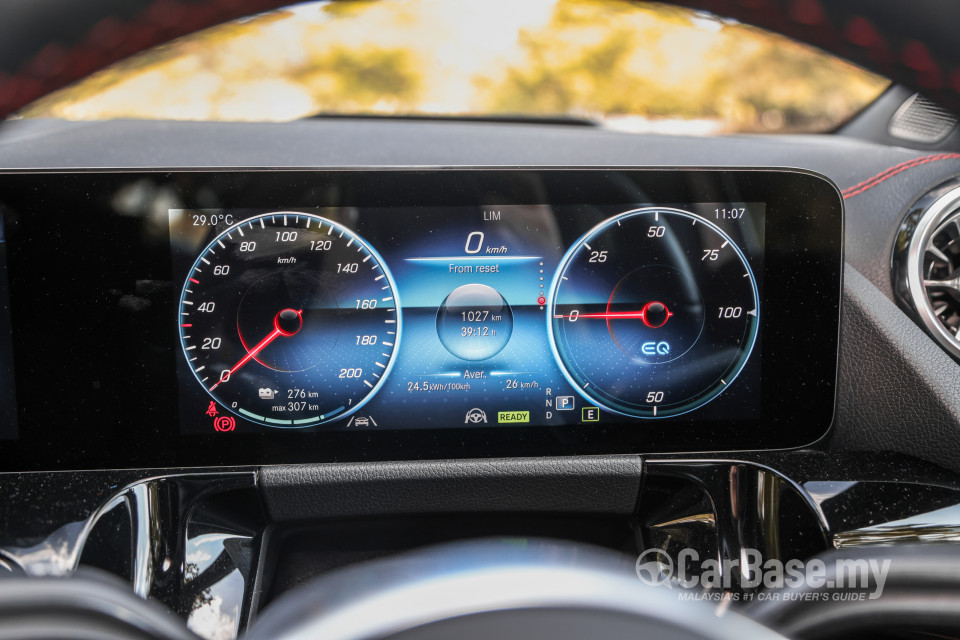 Mercedes-Benz EQA H243 (2022) Interior