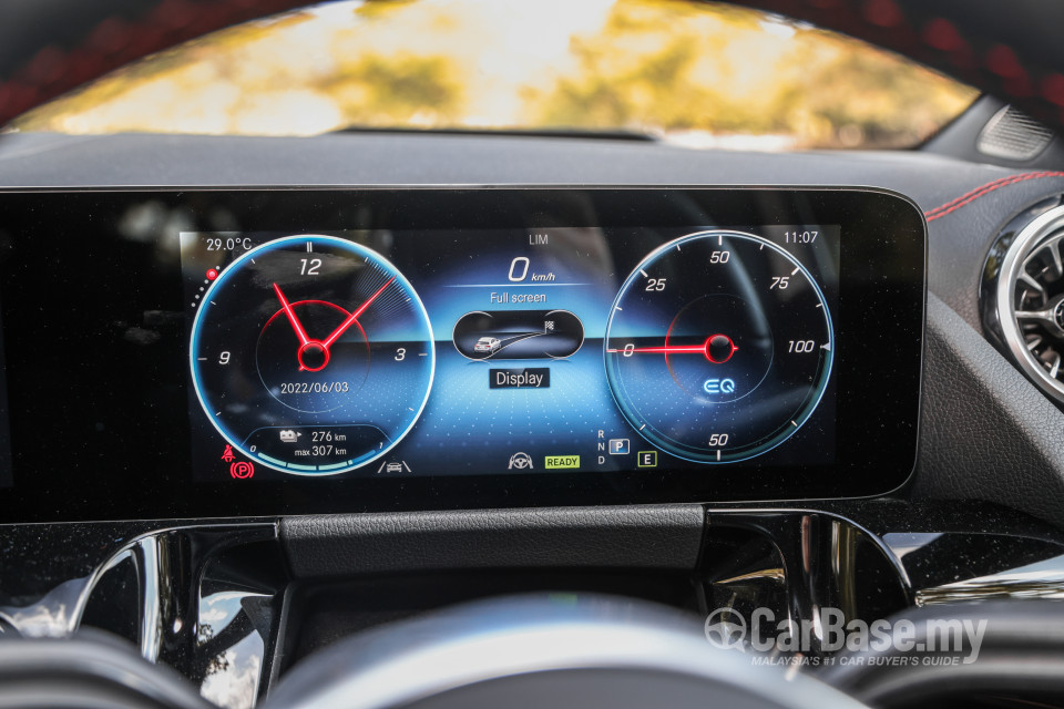 Mercedes-Benz EQA H243 (2022) Interior