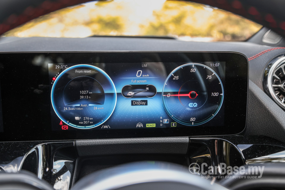 Mercedes-Benz EQA H243 (2022) Interior