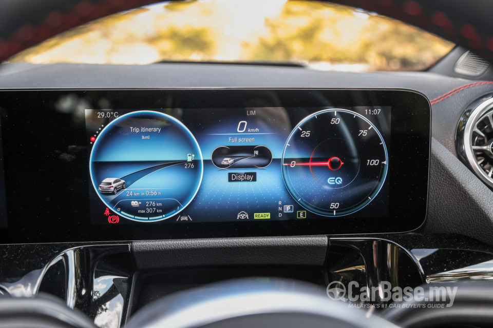 Mercedes-Benz EQA H243 (2022) Interior