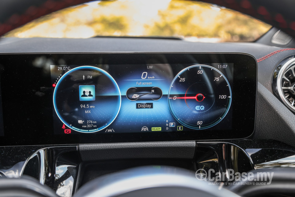 Mercedes-Benz EQA H243 (2022) Interior