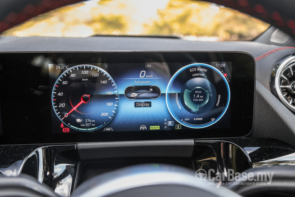 Mercedes-Benz EQA H243 (2022) Interior