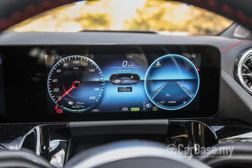 Mercedes-Benz EQA H243 (2022) Interior
