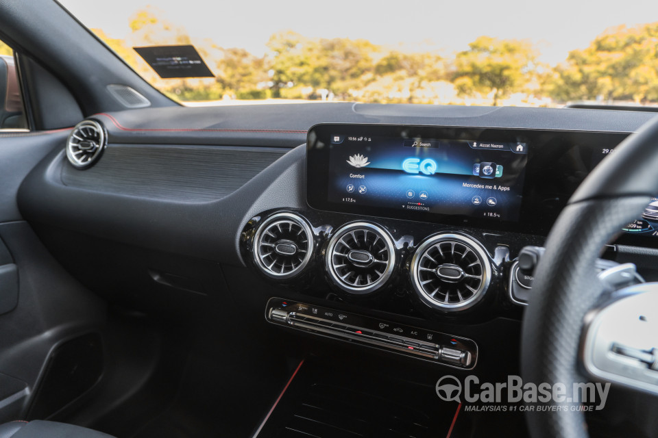 Mercedes-Benz EQA H243 (2022) Interior