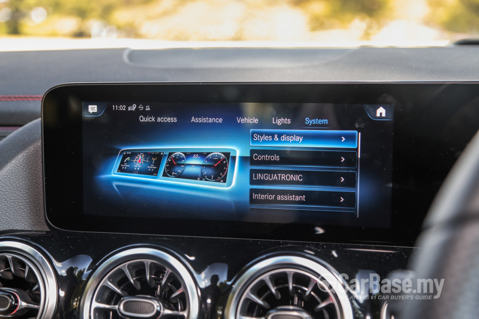 Mercedes-Benz EQA H243 (2022) Interior