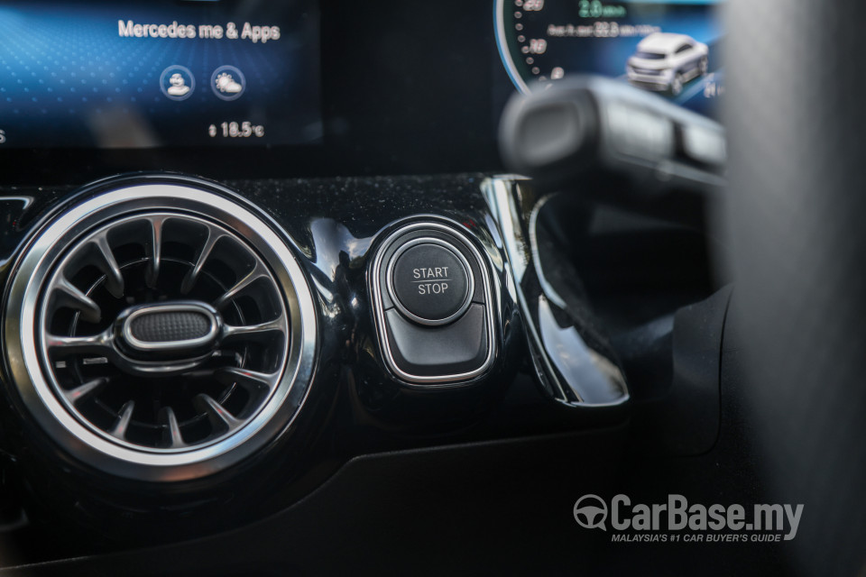 Mercedes-Benz EQA H243 (2022) Interior