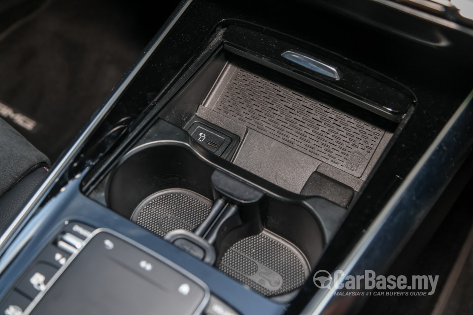 Mercedes-Benz EQA H243 (2022) Interior