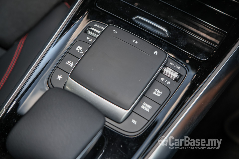 Mercedes-Benz EQA H243 (2022) Interior