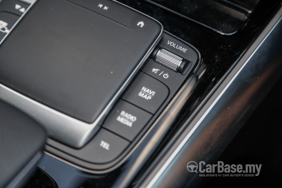 Mercedes-Benz EQA H243 (2022) Interior