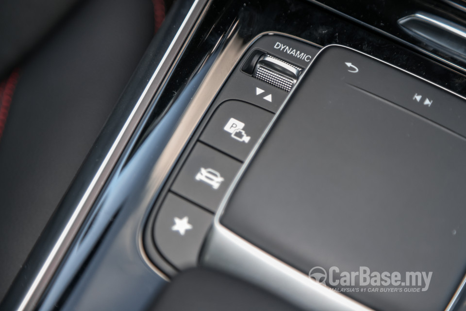 Mercedes-Benz EQA H243 (2022) Interior