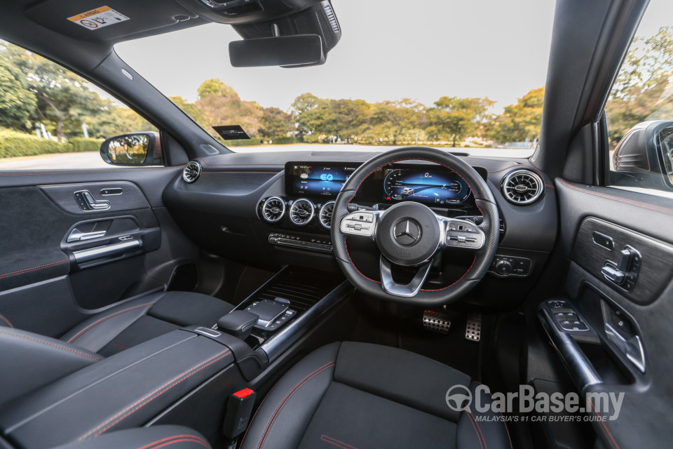 Mercedes-Benz EQA H243 (2022) Interior