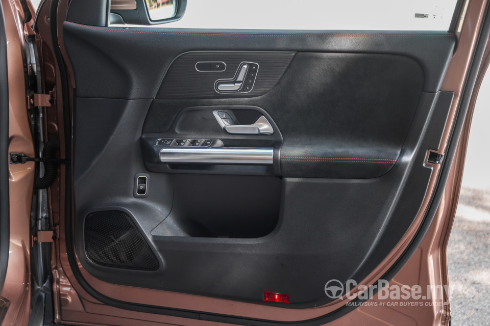 Mercedes-Benz EQA H243 (2022) Interior