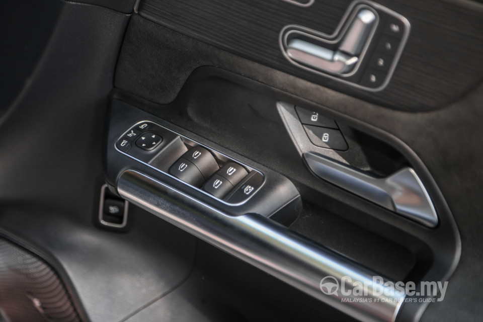 Mercedes-Benz EQA H243 (2022) Interior