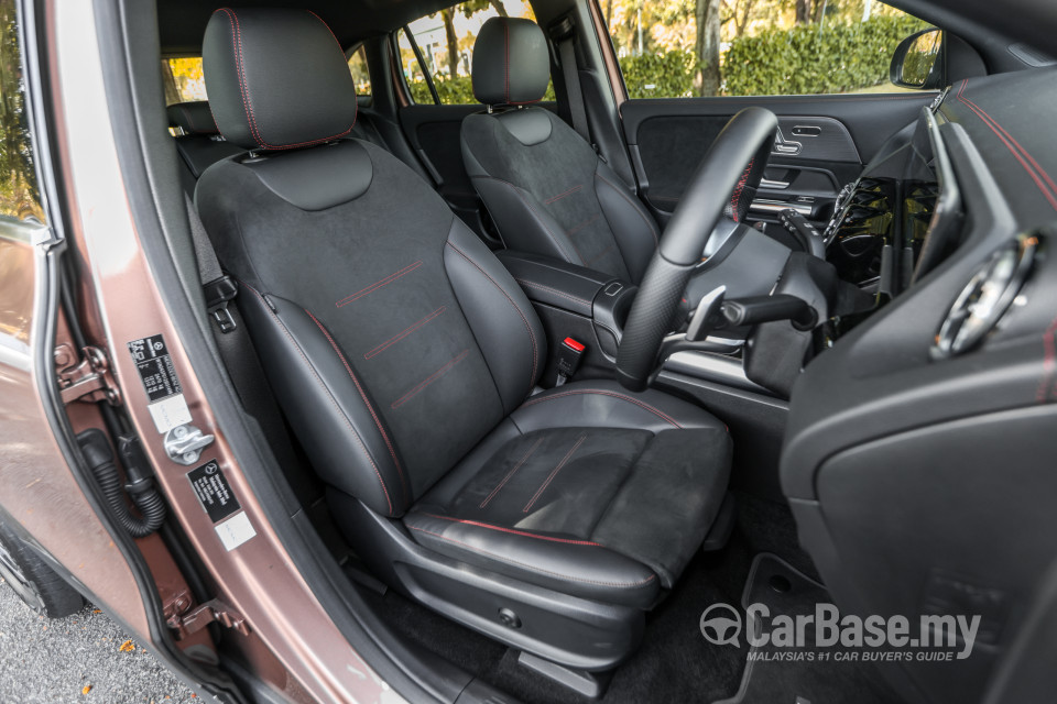 Mercedes-Benz EQA H243 (2022) Interior
