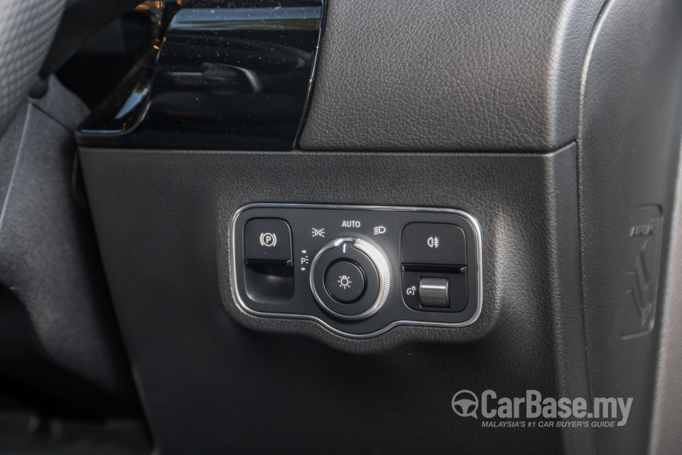 Mercedes-Benz EQA H243 (2022) Interior
