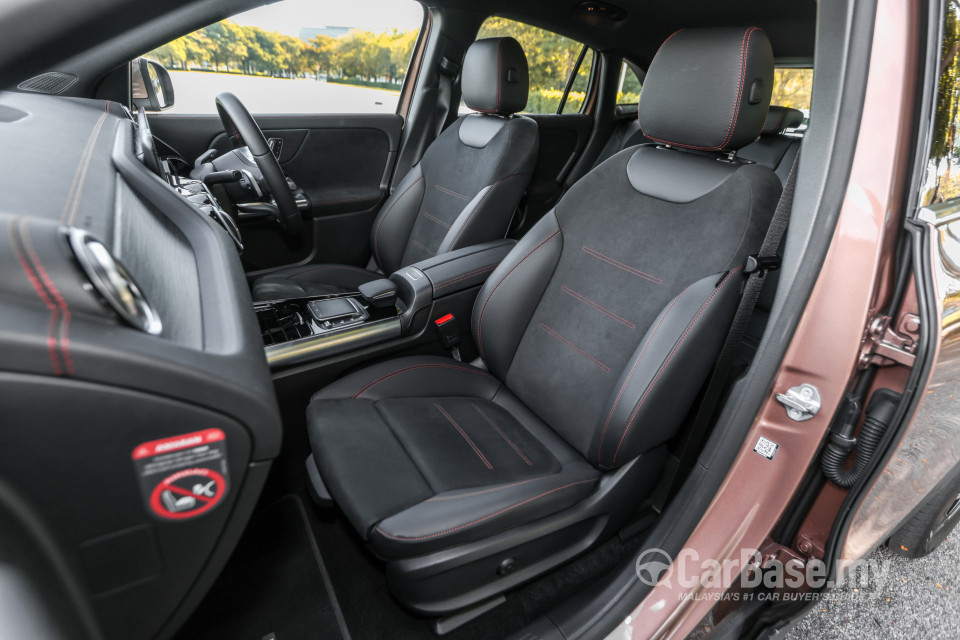 Mercedes-Benz EQA H243 (2022) Interior
