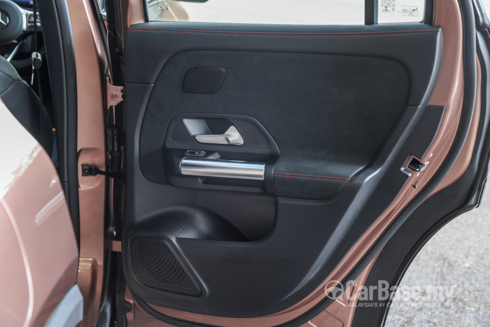 Mercedes-Benz EQA H243 (2022) Interior