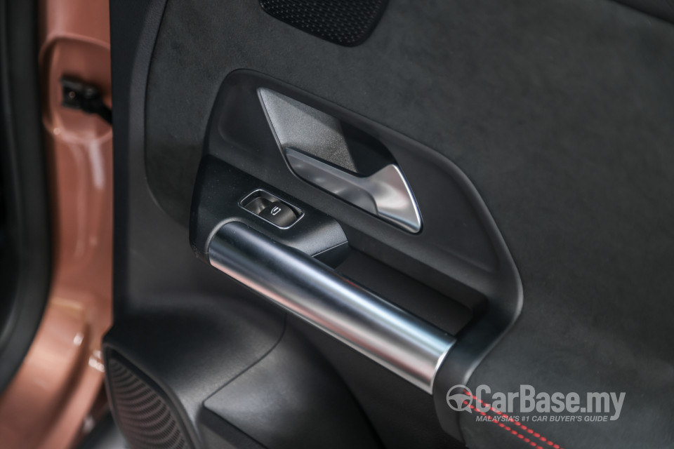 Mercedes-Benz EQA H243 (2022) Interior