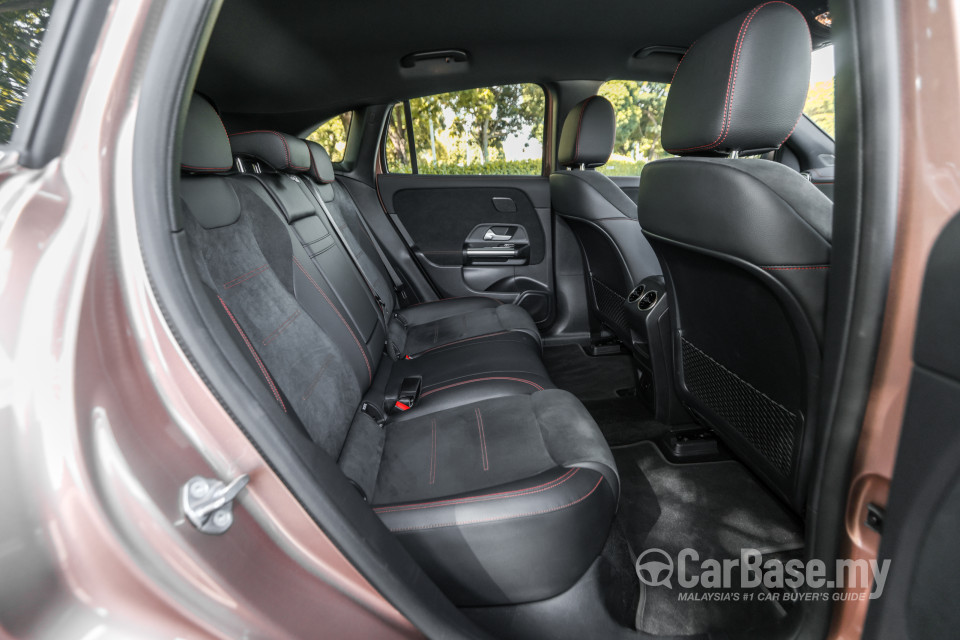 Mercedes-Benz EQA H243 (2022) Interior