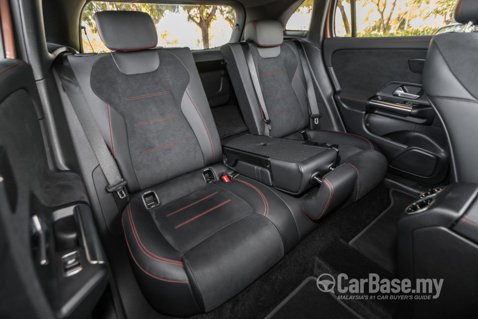 Mercedes-Benz EQA H243 (2022) Interior