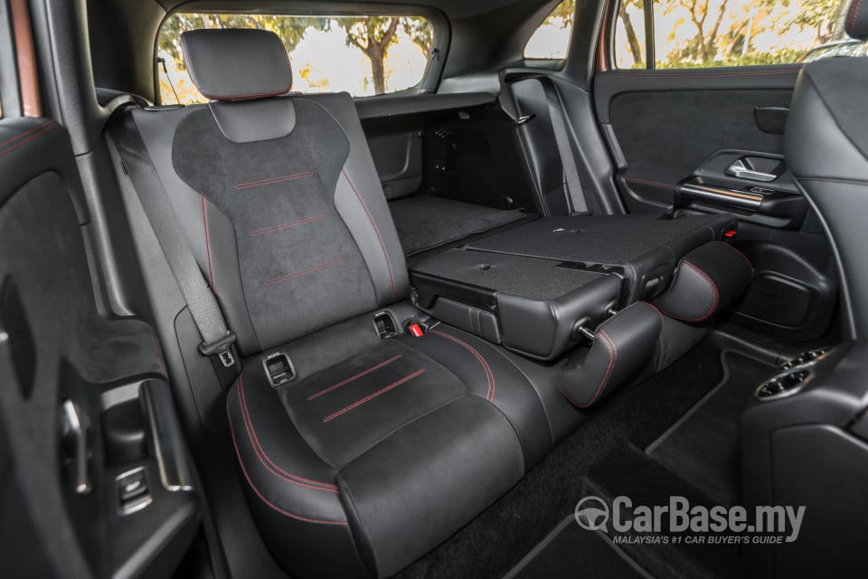 Mercedes-Benz EQA H243 (2022) Interior