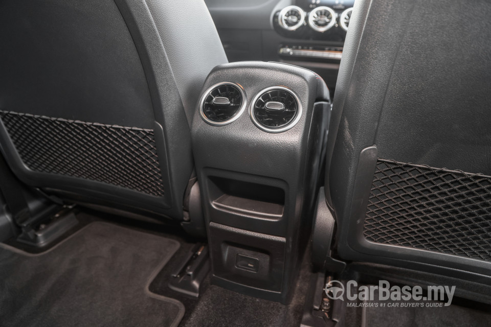 Mercedes-Benz EQA H243 (2022) Interior
