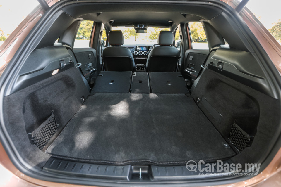 Mercedes-Benz EQA H243 (2022) Interior