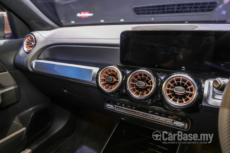 Mercedes-Benz EQB X243 (2022) Interior