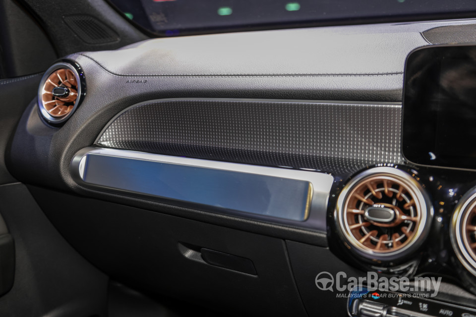 Mercedes-Benz EQB X243 (2022) Interior