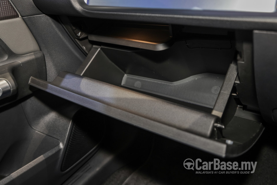 Mercedes-Benz EQB X243 (2022) Interior