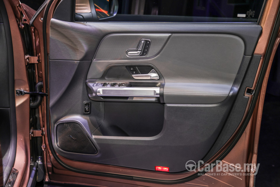 Mercedes-Benz EQB X243 (2022) Interior