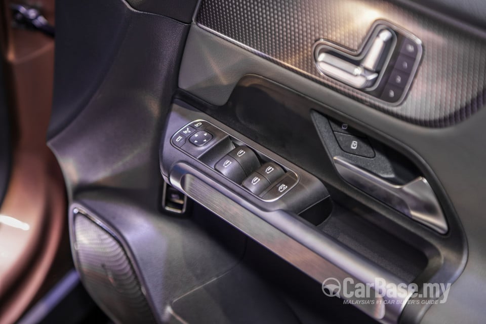 Mercedes-Benz EQB X243 (2022) Interior