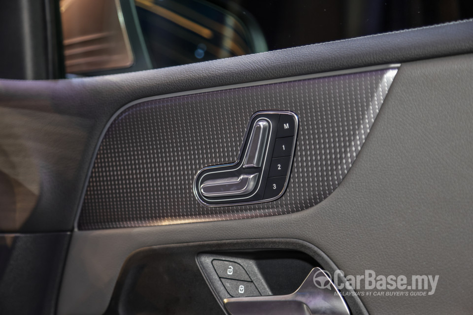 Mercedes-Benz EQB X243 (2022) Interior