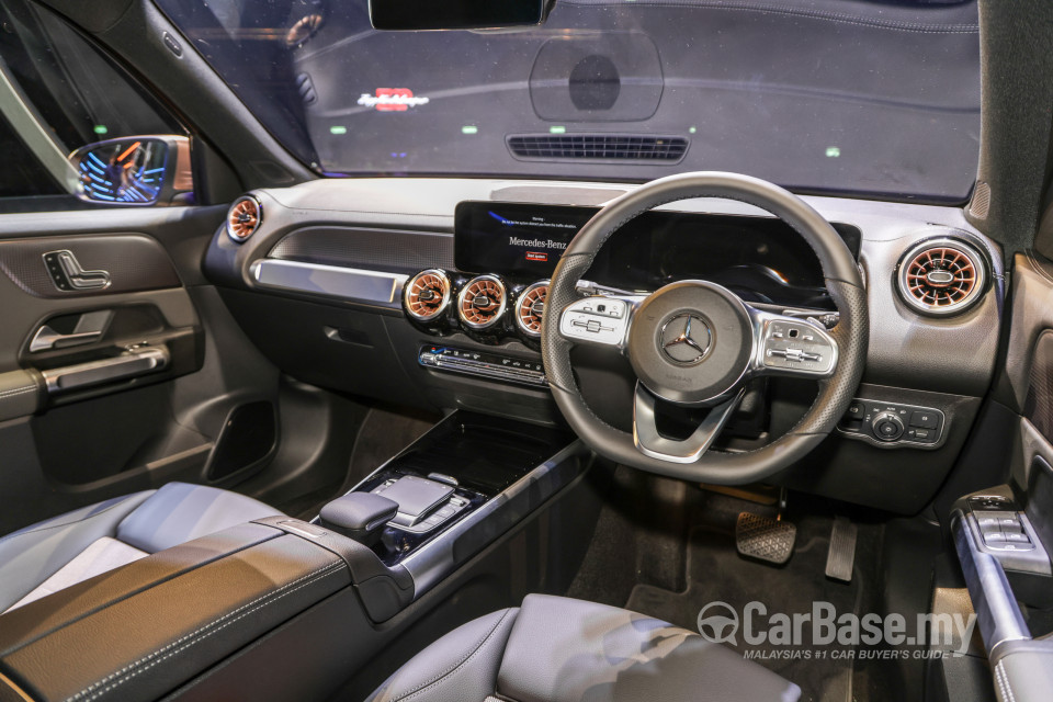 Mercedes-Benz EQB X243 (2022) Interior