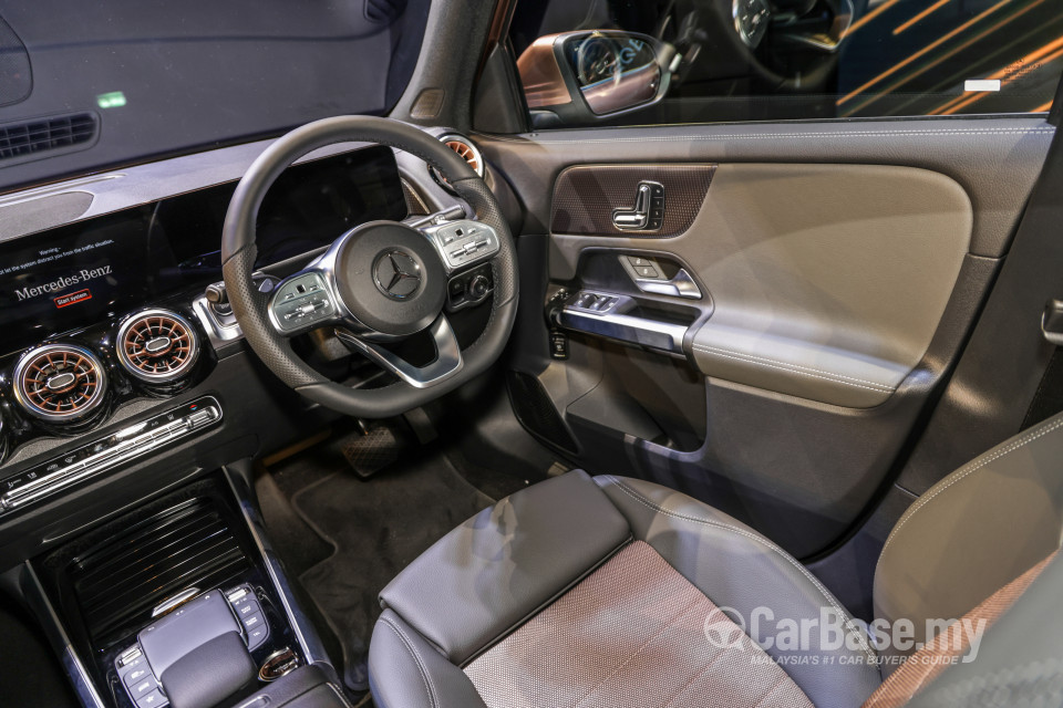 Mercedes-Benz EQB X243 (2022) Interior