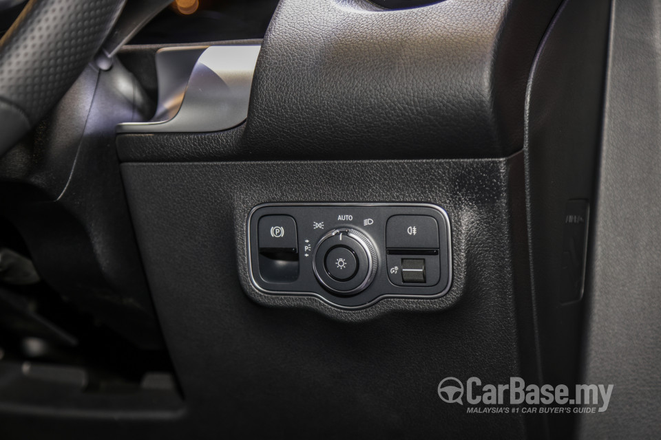 Mercedes-Benz EQB X243 (2022) Interior