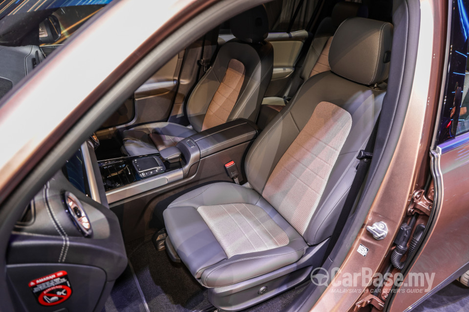 Mercedes-Benz EQB X243 (2022) Interior