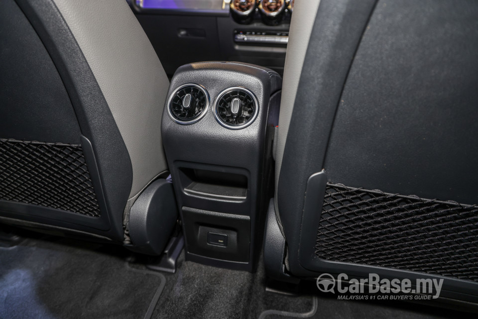 Mercedes-Benz EQB X243 (2022) Interior