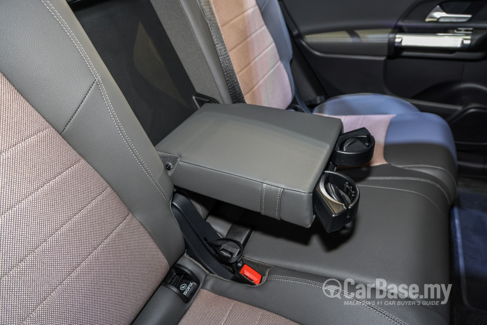 Mercedes-Benz EQB X243 (2022) Interior