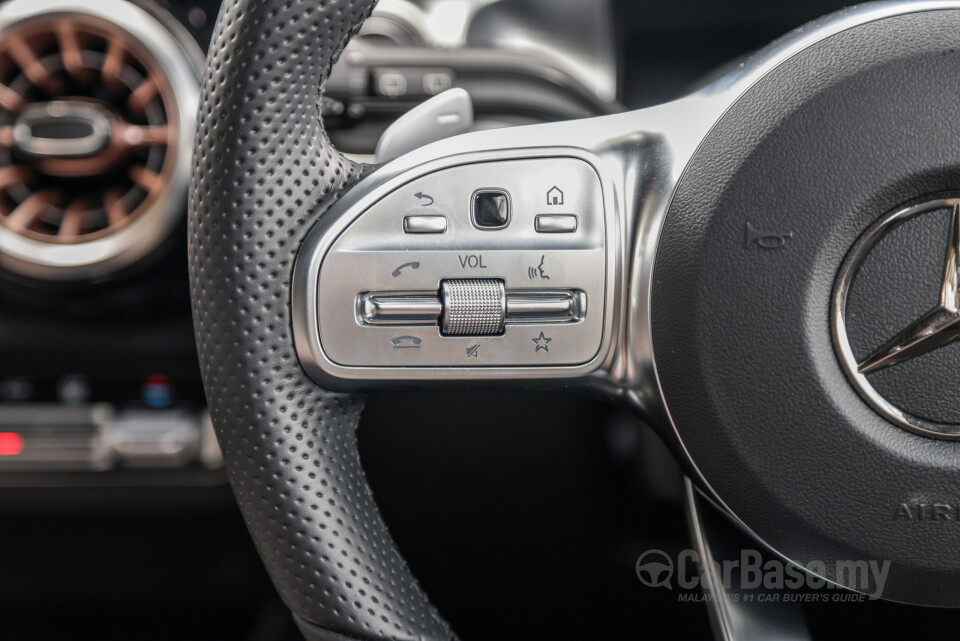 Mercedes-Benz EQB X243 (2022) Interior