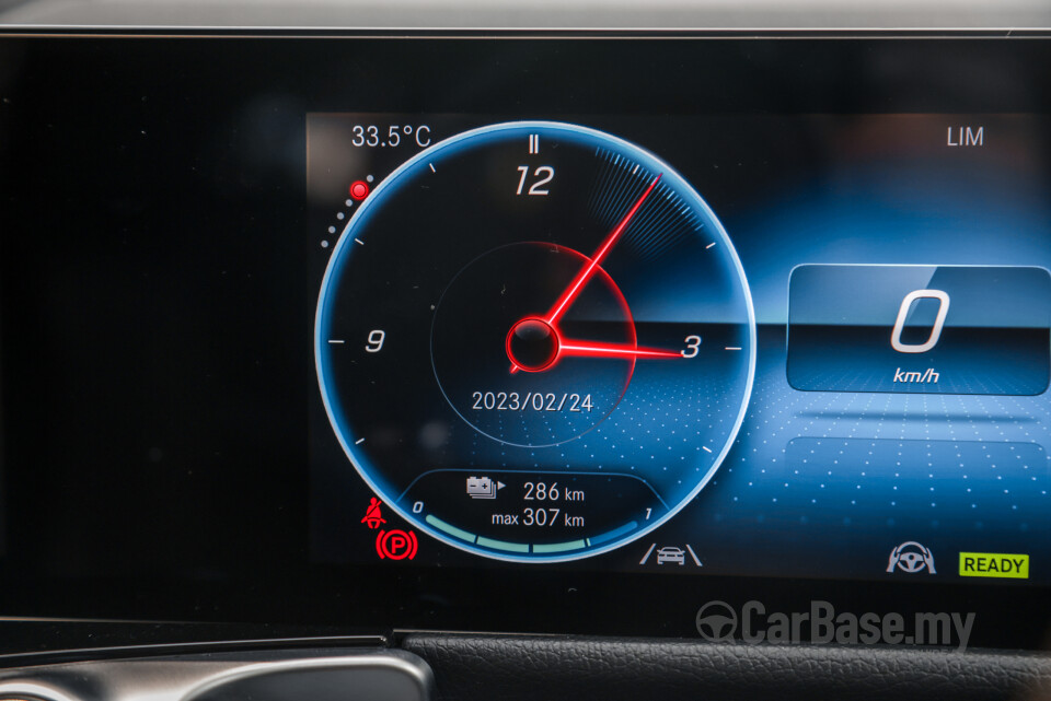 Mercedes-Benz EQB X243 (2022) Interior