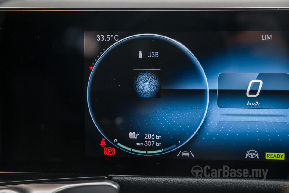 Mercedes-Benz EQB X243 (2022) Interior