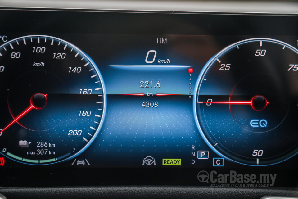 Mercedes-Benz EQB X243 (2022) Interior