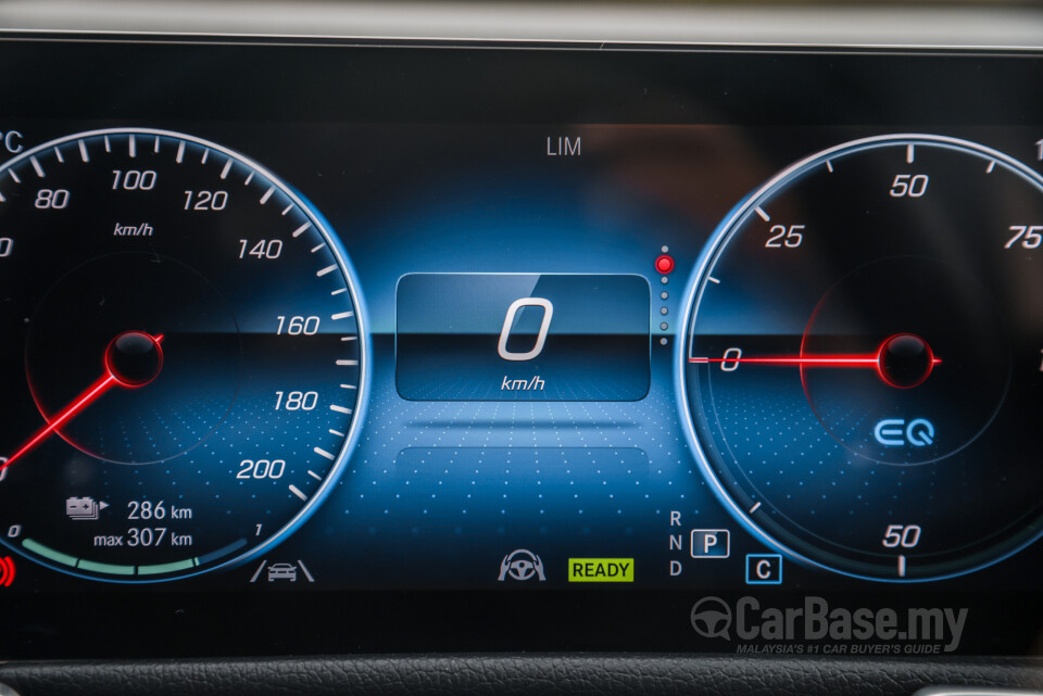 Mercedes-Benz EQB X243 (2022) Interior