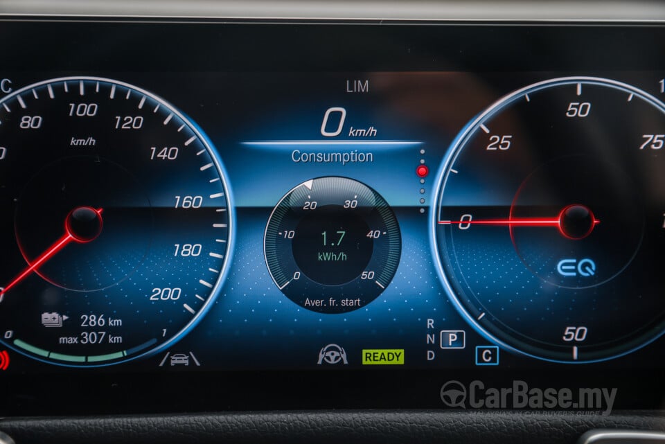 Mercedes-Benz EQB X243 (2022) Interior