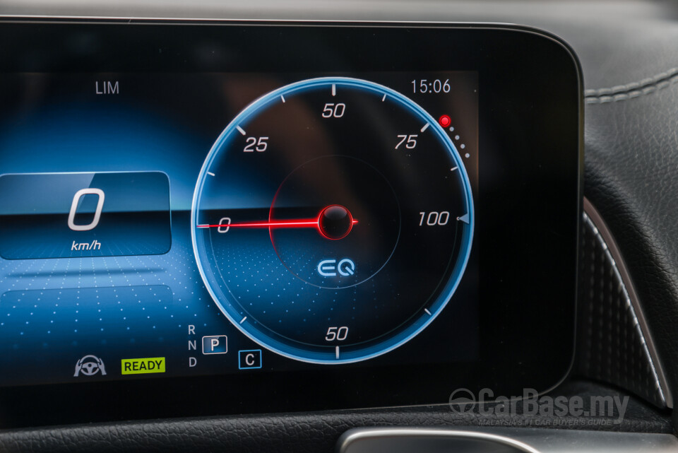 Mercedes-Benz EQB X243 (2022) Interior