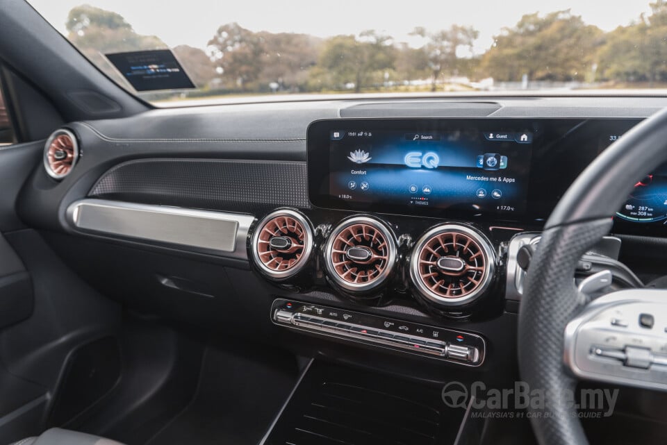 Mercedes-Benz EQB X243 (2022) Interior