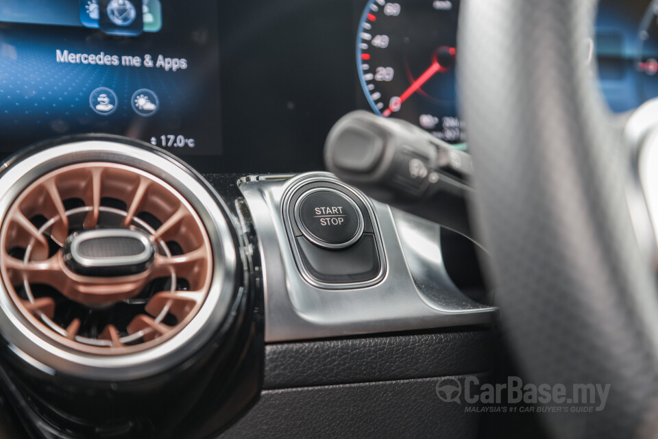 Mercedes-Benz EQB X243 (2022) Interior