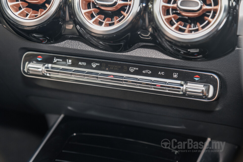 Mercedes-Benz EQB X243 (2022) Interior