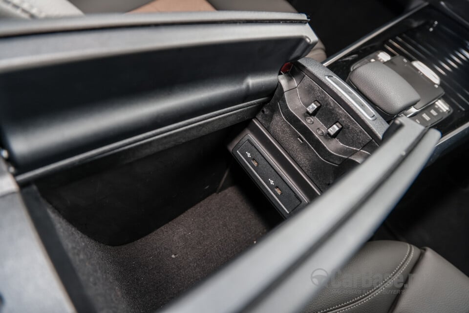 Mercedes-Benz EQB X243 (2022) Interior